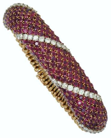 VAN CLEEF & ARPELS RUBY AND DIAMOND ‘PELOUSE’ BRACELET - Foto 3