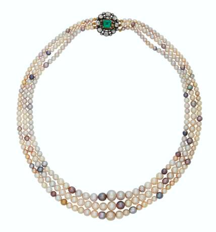 TRIPLE-STRAND NATURAL PEARL, EMERALD AND DIAMOND NECKLACE - photo 2