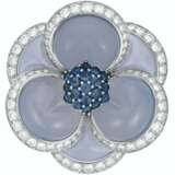 VAN CLEEF & ARPELS PAIR OF CHALCEDONY, SAPPHIRE AND DIAMOND `BLUE GARDENIA` CLIP-BROOCHES - photo 2