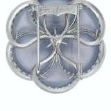 VAN CLEEF & ARPELS PAIR OF CHALCEDONY, SAPPHIRE AND DIAMOND `BLUE GARDENIA` CLIP-BROOCHES - photo 4