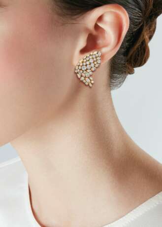 DAVID WEBB DIAMOND EARRINGS - photo 3