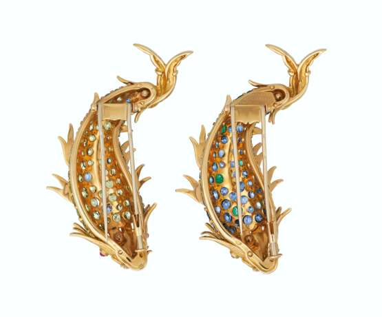 JEAN SCHLUMBERGER, TIFFANY & CO. TWO MULTI-GEM `DOLPHIN` CLIP-BROOCHES - фото 2