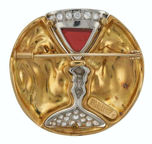 ALEMANY AND ERTMAN FOR SALVADOR DALI GARNET, DIAMOND AND GOLD `TRISTAN AND ISOLDE` BROOCH - Foto 2