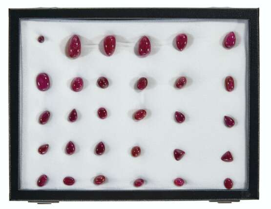 GROUP OF UNMOUNTED RUBIES - photo 2