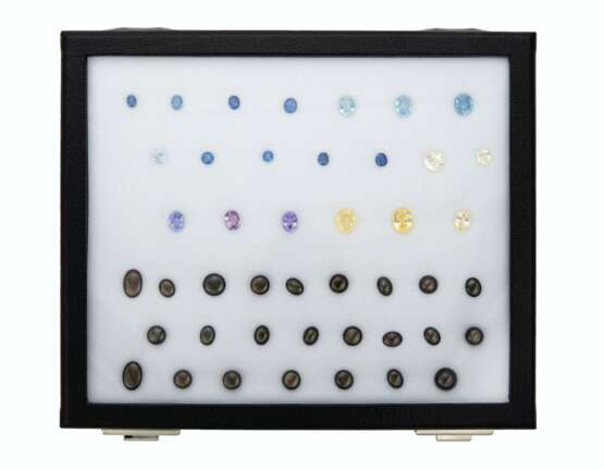 GROUP OF UNMOUNTED COLORED SAPPHIRES AND SAPPHIRES - Foto 3