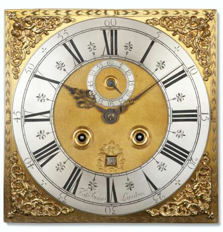 A QUEEN ANNE FAUX-TORTOISESHELL AND GILT-JAPANNED LONG-CASE CLOCK - фото 2