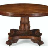 A WILLIAM IV OAK AND TULIPWOOD-BANDED BREAKFAST TABLE - Foto 1