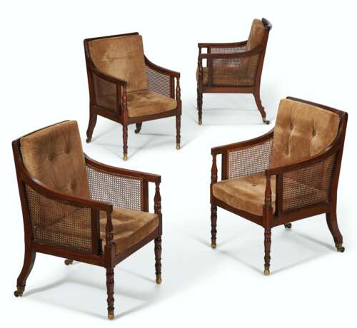 A SET OF FOUR REGENCY MAHOGANY CANED ARMCHAIRS - Foto 1
