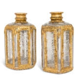 A PAIR OF NORTH EUROPEAN GILT-GESSO AND LEAD-MOUNTED ETCHED GLASS CANISTERS - фото 2