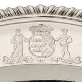 Archambo, Peter. A GEORGE II SILVER SECOND-COURSE DISH AND A GEORGE III SILVER DISH CROSS - photo 3