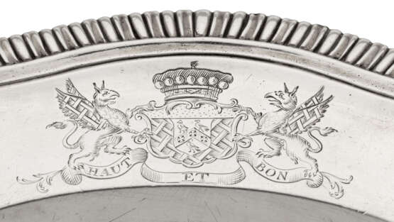Calderwood, Robert. A SET OF SEVEN GEORGE III SILVER DISHES - photo 3