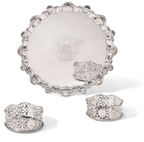 Coker, Ebenezer. A GEORGE III SILVER SALVER AND A PAIR OF GEORGE III SILVER W... - фото 1