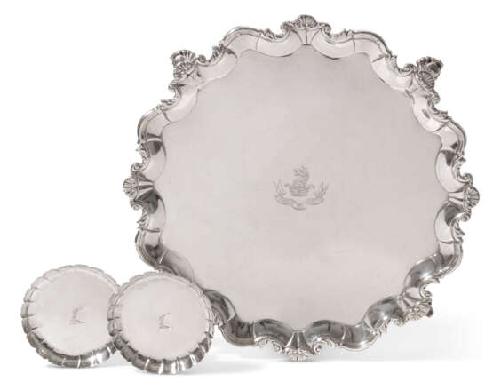 Laughlin, John Snr.. A PAIR OF GEORGE II IRISH SILVER COUNTER DISHES AND A GEORGE III IRISH SILVER SALVER - фото 1