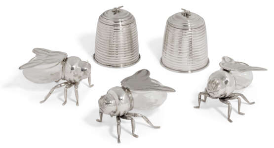A GROUP OF SILVER-PLATED NOVELTY HONEY POTS - фото 1