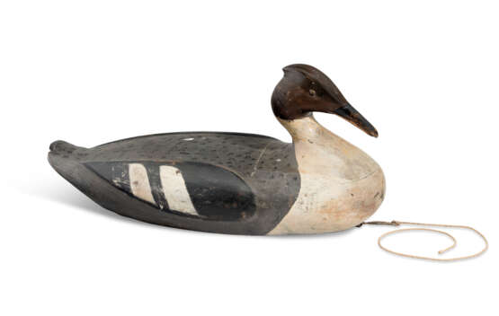 AN AMERICAN CARVED AND PAINTED MERGANSER HEN DECOY - Foto 1
