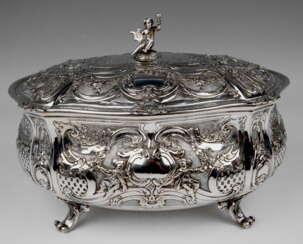 Silver Huge Lidded Bowl auf Füßen, Deutschland - Hanau, circa 1907-1910 1771 Gramm