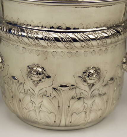 Champagne cooler “Silver Champagne Wine Cooler by Walter and John Barnard, London, 1889”, UK / LONDON OFFICIAL STAMP, Silver, Handwork, UK London, Victorian period, 1889 - photo 4