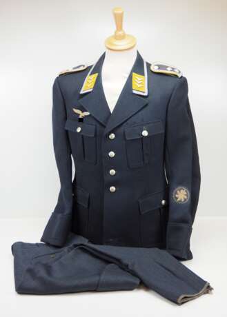 Luftwaffe: Uniform eines Oberfeldwebel und Geräteverwalters für Flugzeuggeräte der fliegenden Truppe. - photo 1