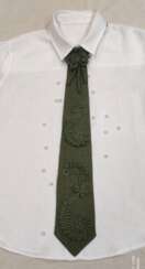 Cravate verte dans un style moderne