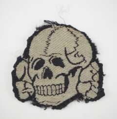 SS: Totenkopf für Schiffchen / Einheitsfeldmütze.