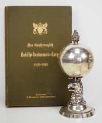 Baden: Pokal des Offiziers Corps des 1. Badischen Leib Grenadier Regiment dem Major von Chrismar.
