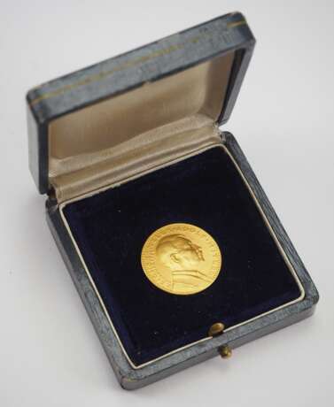 Goldmedaille von Karl Goetz - Reichskanzler Adolf Hitler. - Foto 1