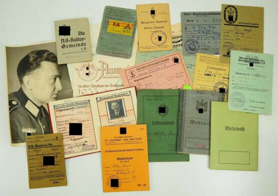 Nachlass mit vielen Ausweisen eines NSDAP und SA Mitglieds. - фото 1