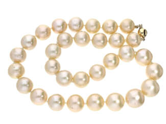 Kette: feine Perlenkette, sehr feine Qualität, vermutlich Südsee