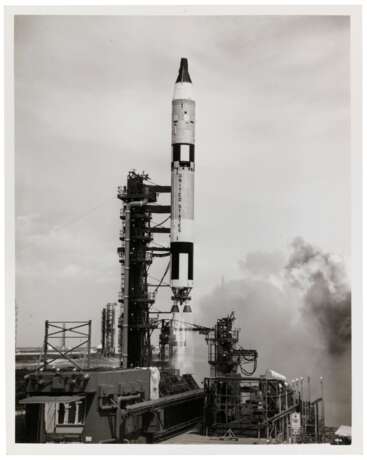NASA. Liftoff: ten photographs including the launches of Mercury-Atlas 7; SA-6; Gemini-Titan III; Gemini-Titan IV; Apollo Launch Escape Vehicle BP-23A; AS-202, March 26, 1962, to August 25, 1968 - фото 8