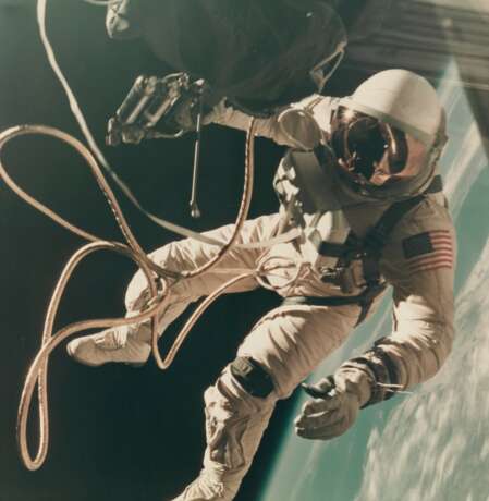 NASA. First US spacewalk: Ed White’s EVA over the Gulf of Mexico, June 3, 1965 - фото 1