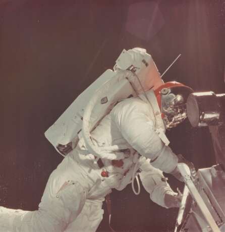 NASA. The first crewed lunar module: Russell Schweickart's spacewalk; Apollo 9 lunar module "Spider" in landing configuration, March 3-13, 1969 - фото 4