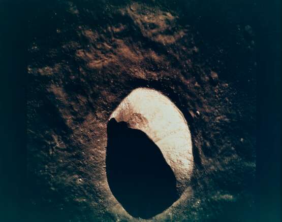 NASA. "Dress rehearsal" for the moon landing: three views of the moon from the Apollo 10 spacecraft, including lunar crater "Scmidt", May 18-26, 1969 - фото 1