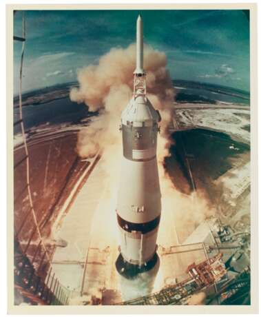 NASA. The Launch: Apollo 11 lifts off; Crowds gather to watch history in the making, July 16, 1969 - photo 2