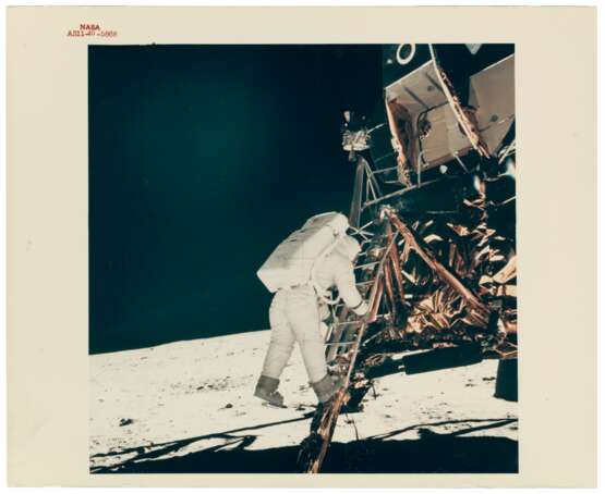 NASA. Buzz Aldrin descending to the footpad of the lunar module "Eagle", July 16-24, 1969 - Foto 2