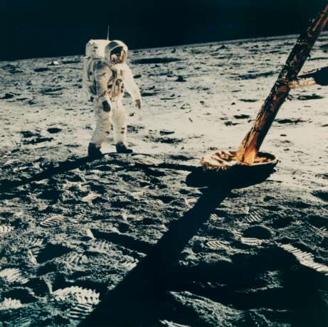 NASA. Buzz Aldrin walking on the Moon, July 16-24, 1969 - Foto 1