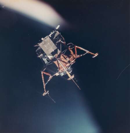 NASA. Two views of the lunar module "Eagle" from the control module window shortly after undocking, July 16-24, 1969 - Foto 4