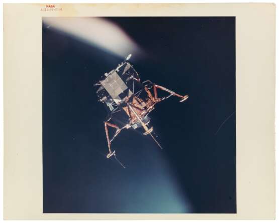 NASA. Two views of the lunar module "Eagle" from the control module window shortly after undocking, July 16-24, 1969 - фото 5