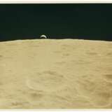 NASA. Crescent Earth emerging over the lunar horizon; crescent Earthrise, seen from the lunar module during the descent to the lunar surface, January 31-February 9, 1971 - Foto 2