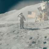 NASA. Saluting the flag: Astronaut David Scott performs military salute beside American flag and lunar module "Falcon", Hadley Delta beyond, July 26-August 7, 1971 - Foto 1