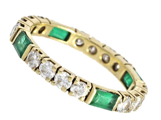 Ring: feiner und ehemals teurer vintage Smaragd/Brillant-Goldschmiedering im Memoire-Stil - photo 1