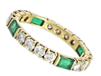 Ring: feiner und ehemals teurer vintage Smaragd/Brillant-Goldschmiedering im Memoire-Stil