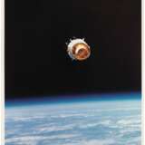 NASA. The first American space station: Skylab 3 above the Earth; Astronaut Dale Gardner secures the Palapa B-2 satellite; the relay satellite deployed from STS-26; the relay satellite deployed from STS-29, July 27, 1973-March 13, 1989 - Foto 8