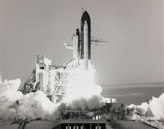 NASA. Liftoff: a group of nine pre-launch and launch photographs of Space Shuttles "Atlantis"; "Columbia"; "Discovery"; and "Endeavour", Cape Canaveral, Florida, May 4, 1989-March 13, 1992 - photo 7