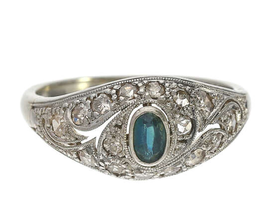 Ring: weißgoldener, antiker Goldschmiedering mit Saphir und Diamantbesatz - photo 1