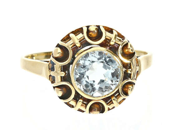 Ring: antiker Goldschmiedering mit hellblauem Farbstein, vermutlich Aquamarin - фото 1