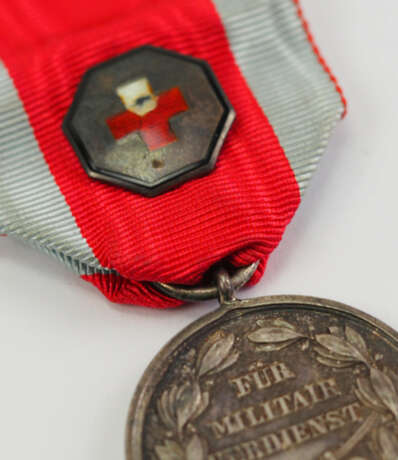 Schaumburg-Lippe: Militär-Verdienstmedaille, mit Genfer Kreuz. - фото 2