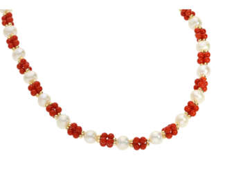 Kette/Collier: sehr dekorative Perlen/Korallenkette