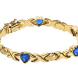 Armband: dekoratives vintage Goldschmiedearmband mit blauen Farbsteinen in Herzform - фото 1