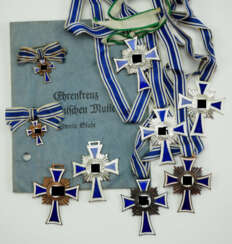 Ehrenkreuz der Deutschen Mutter, in Silber und Bronze - 7 Exemplare.