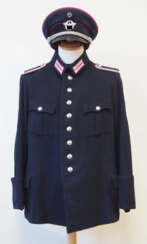 Feuerlöschpolizei: Uniformensemble eines Feuerwehrmannes.